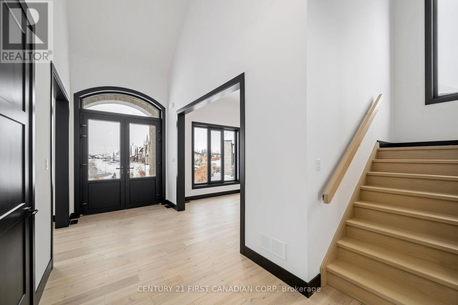 263 Foxborough Place, Thames Centre, Ontario  N0M 2P0 - Photo 2 - X12762636