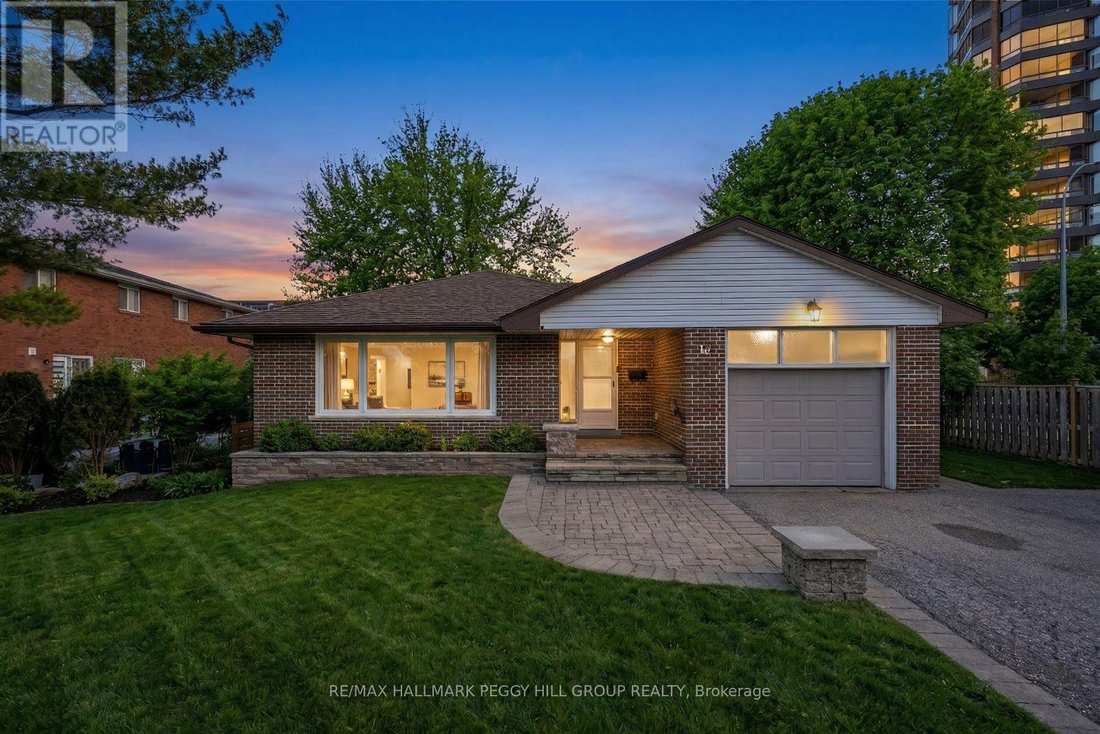 10 DUCKWORTH STREET, Barrie, Ontario