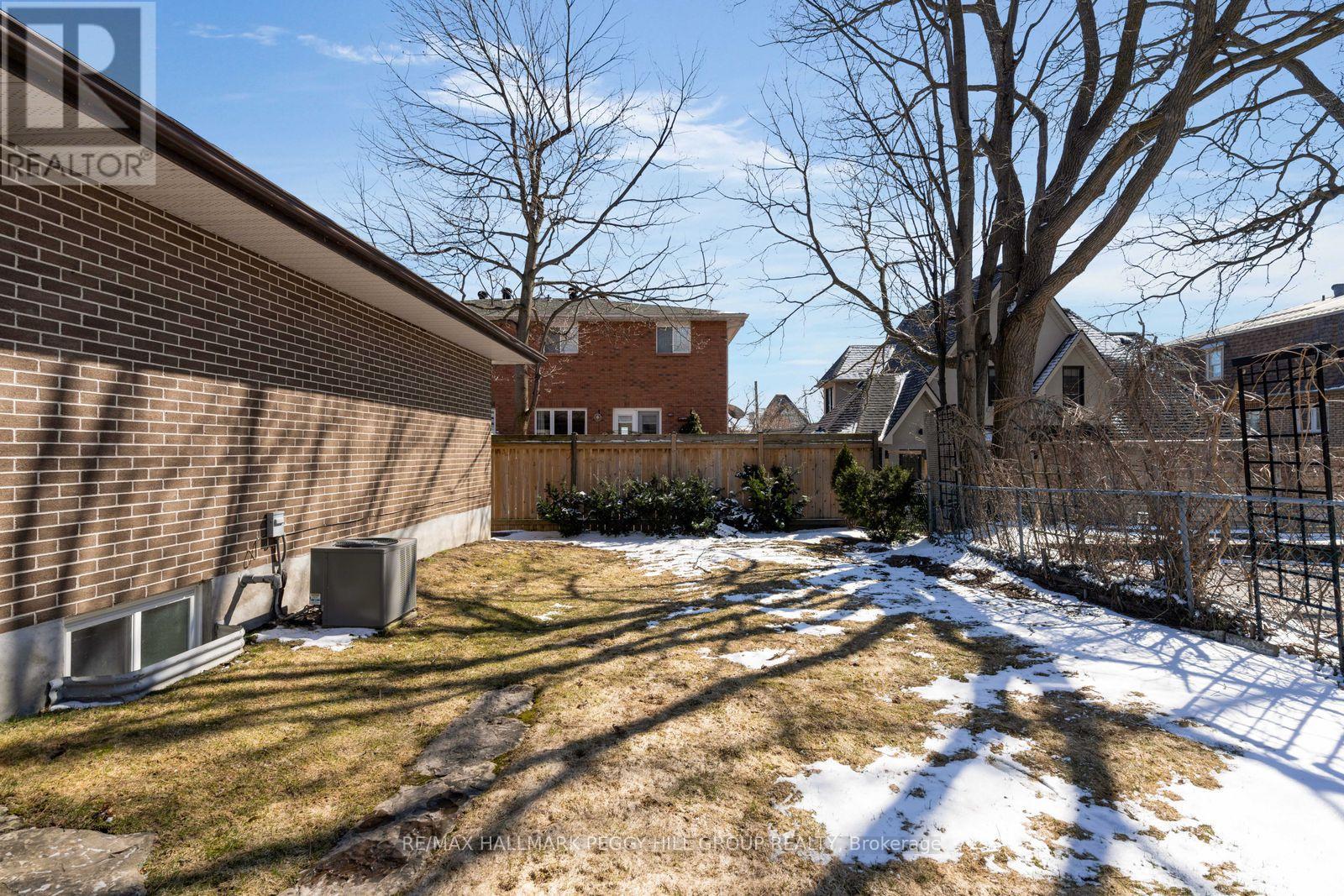 10 Duckworth Street, Barrie, Ontario  L4M 3V8 - Photo 18 - S12982370