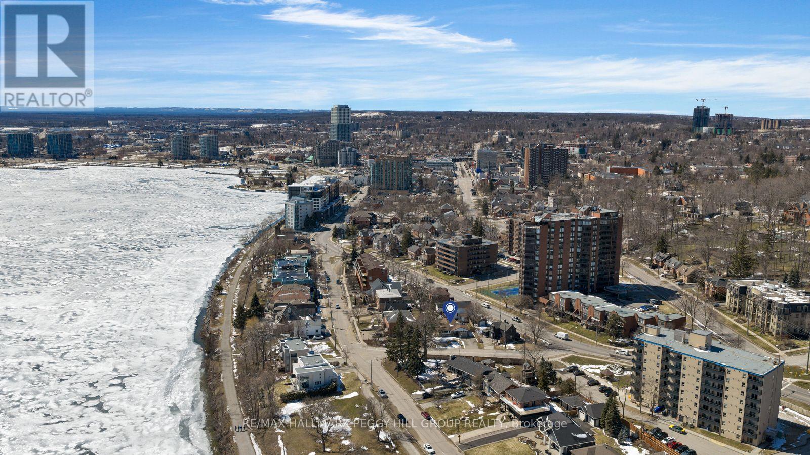 10 Duckworth Street, Barrie, Ontario  L4M 3V8 - Photo 2 - S12982370