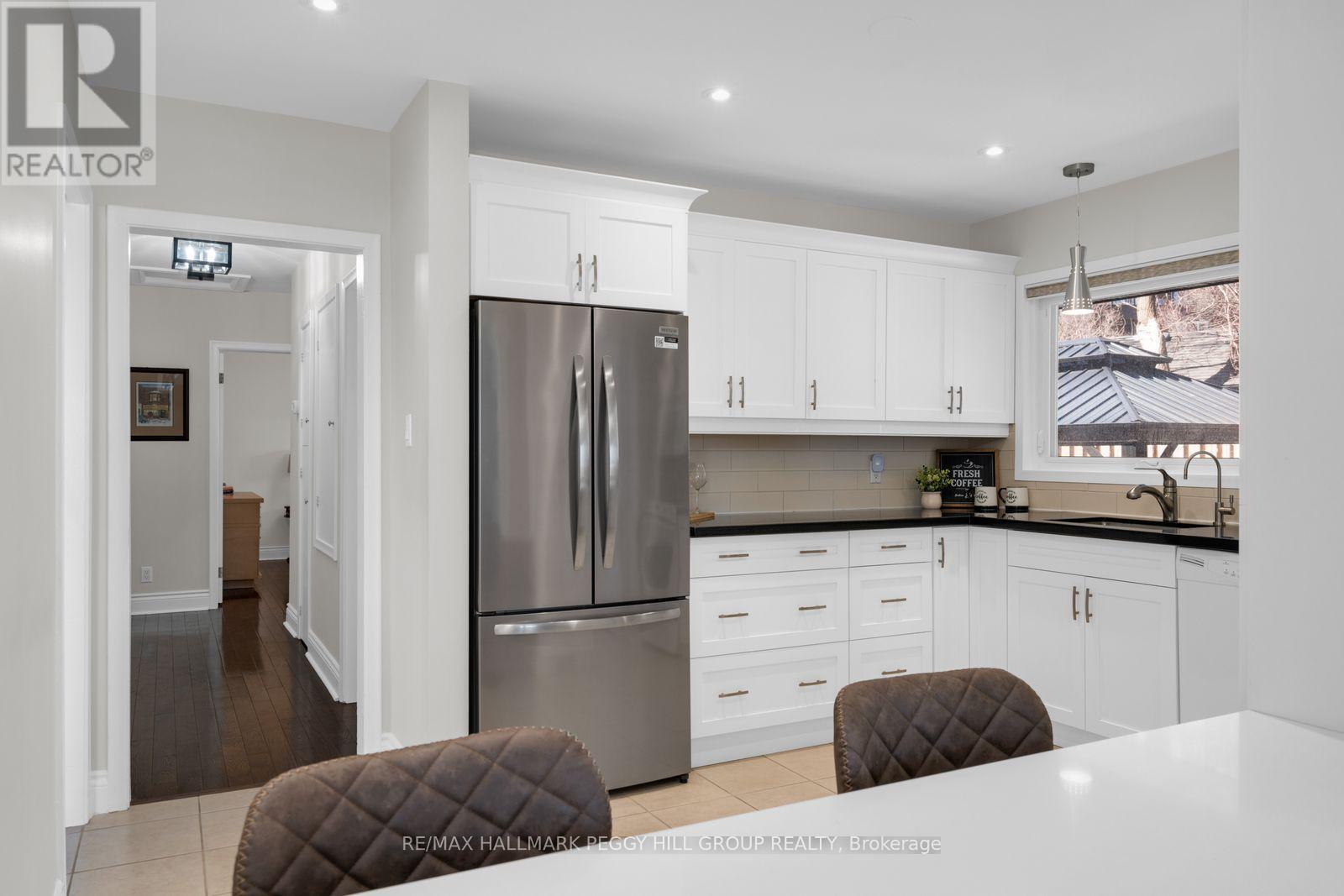 10 Duckworth Street, Barrie, Ontario  L4M 3V8 - Photo 8 - S12982370