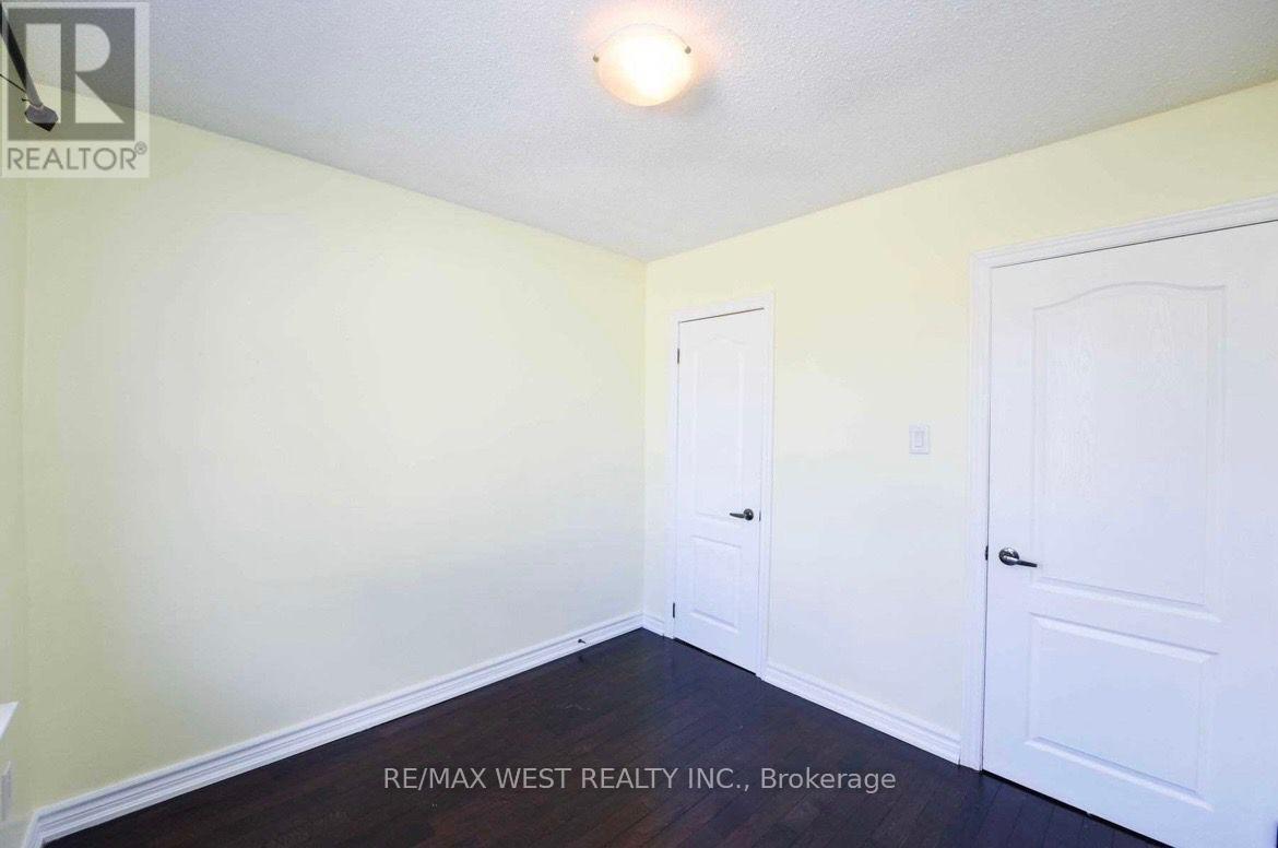 153 Vodden Street E, Brampton, Ontario  L6V 1M6 - Photo 11 - W12743630