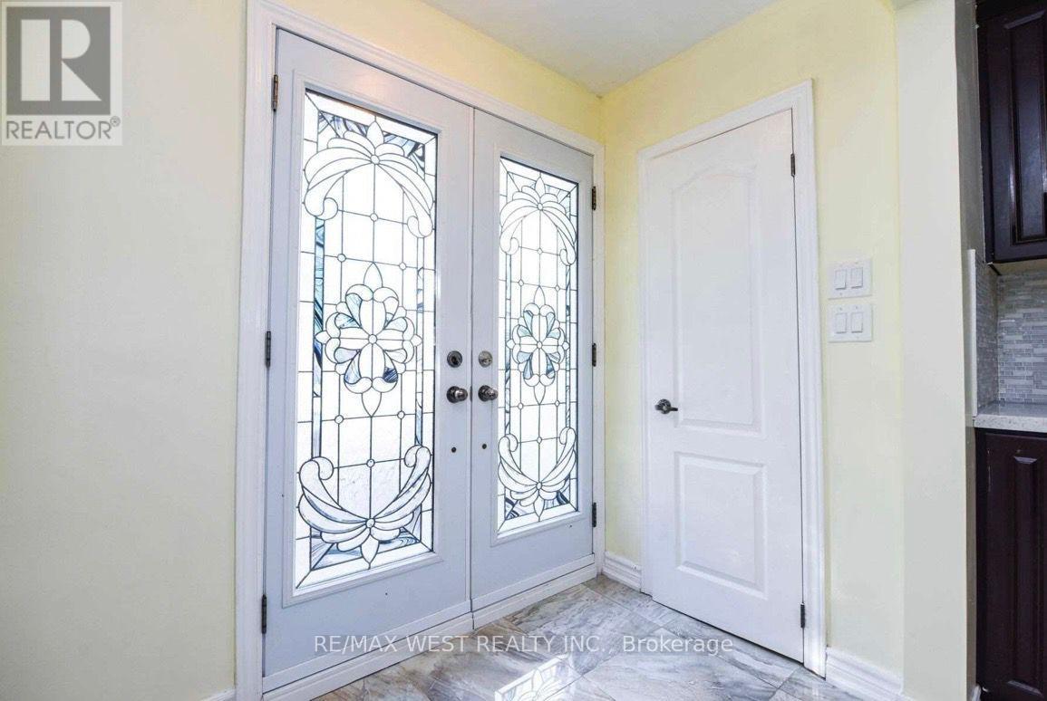 153 Vodden Street E, Brampton, Ontario  L6V 1M6 - Photo 2 - W12743630