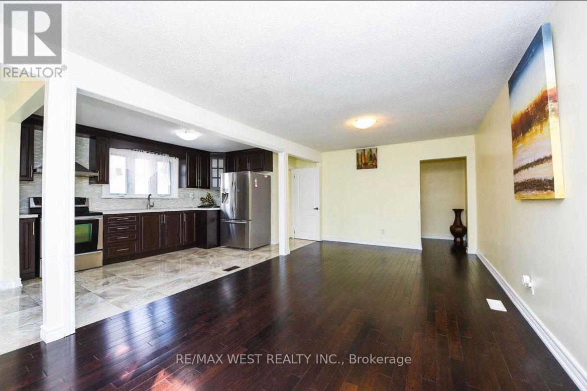 153 Vodden Street E, Brampton, Ontario  L6V 1M6 - Photo 5 - W12743630