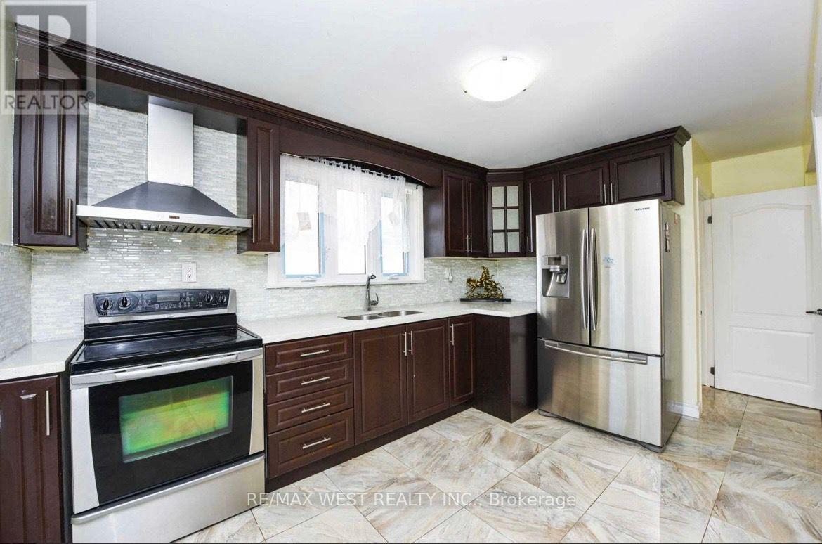 153 Vodden Street E, Brampton, Ontario  L6V 1M6 - Photo 7 - W12743630