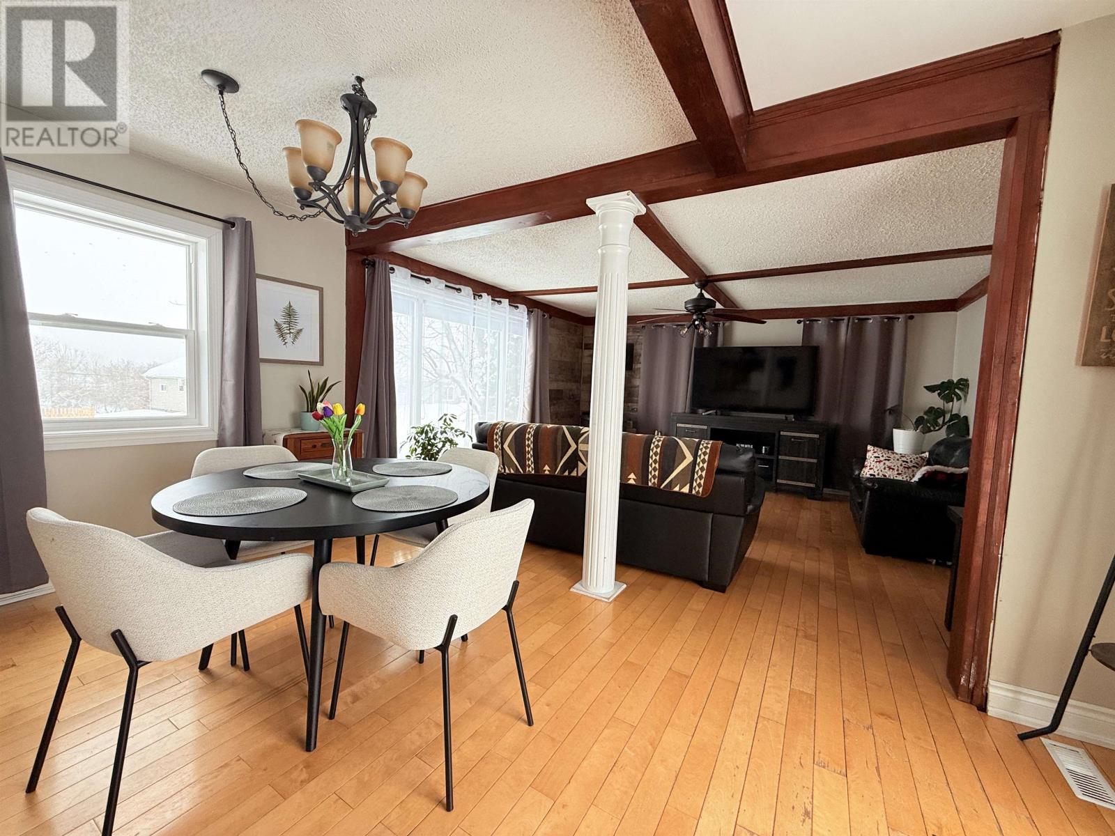 10 Queen St, Sioux Lookout, Ontario  P8T 1E8 - Photo 1 - TB2600585