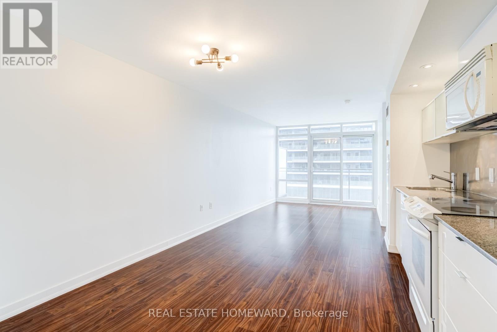 1916 - 4k Spadina Avenue, Toronto, Ontario  M5V 3Z2 - Photo 6 - C12966114