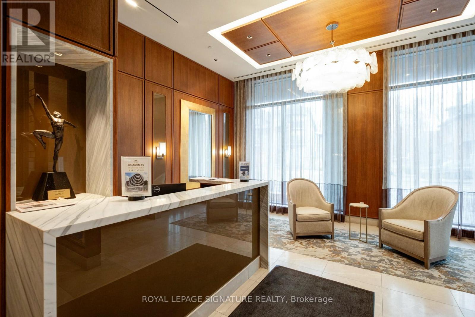 303 - 285 Avenue Road, Toronto (Yonge-St. Clair), Ontario  M4V 2G8 - Photo 4 - C12981206