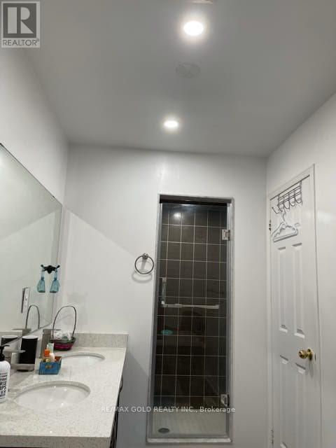 16 Kilrea Way, Brampton, Ontario  L6X 0P9 - Photo 6 - W12982316