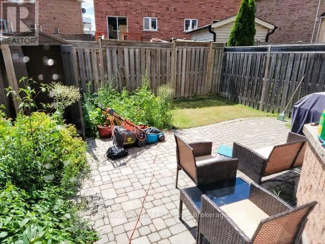 16 Kilrea Way, Brampton, Ontario  L6X 0P9 - Photo 9 - W12982316