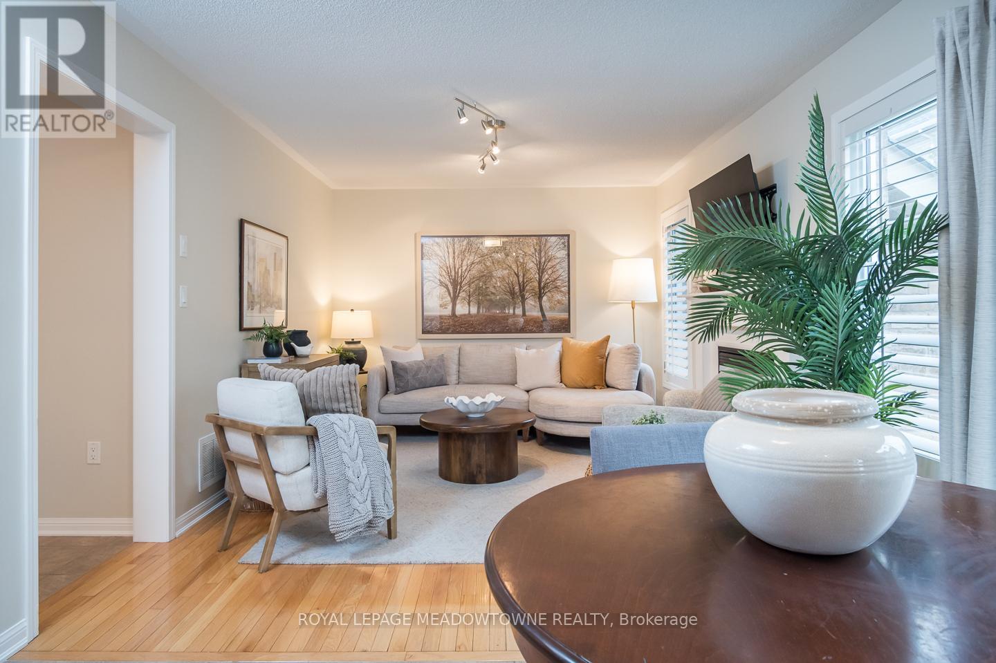 292 Mcdougall Cross, Milton, Ontario  L9T 0N6 - Photo 16 - W12982330