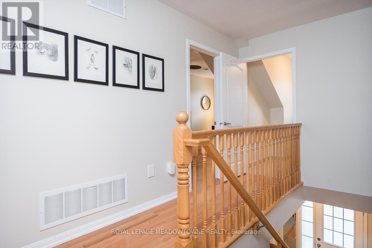 292 Mcdougall Cross, Milton, Ontario  L9T 0N6 - Photo 21 - W12982330