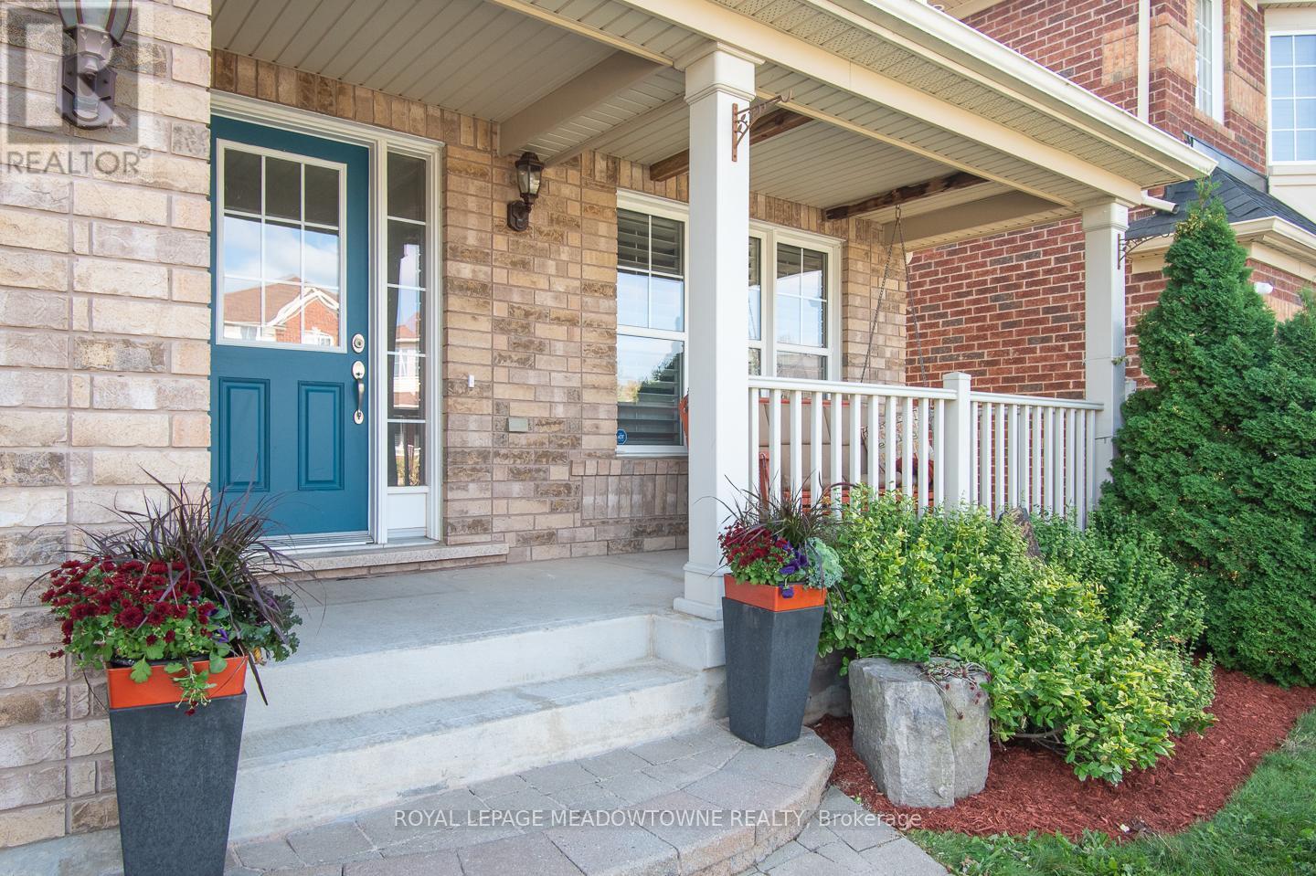 292 Mcdougall Cross, Milton, Ontario  L9T 0N6 - Photo 3 - W12982330