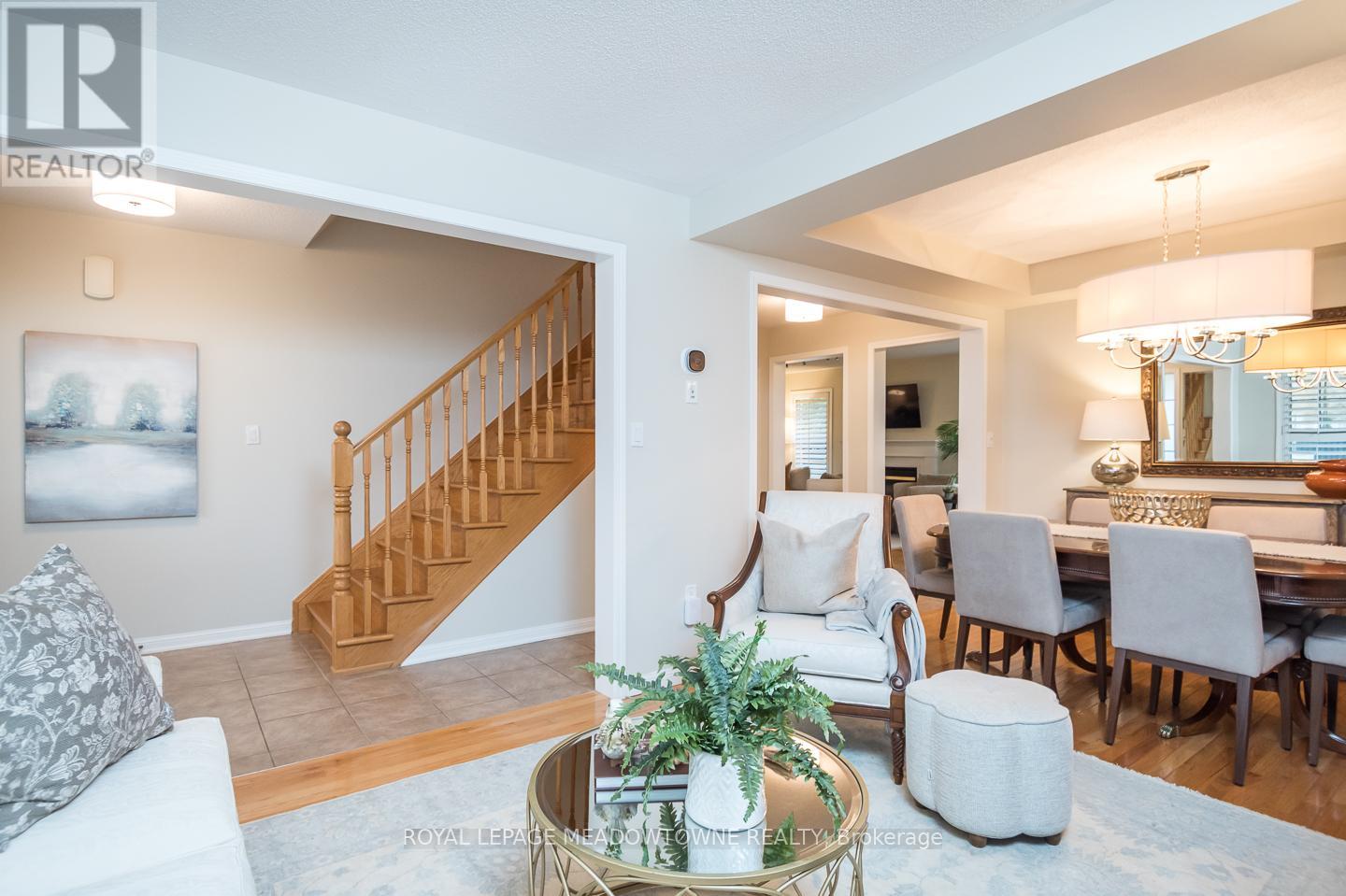 292 Mcdougall Cross, Milton, Ontario  L9T 0N6 - Photo 7 - W12982330