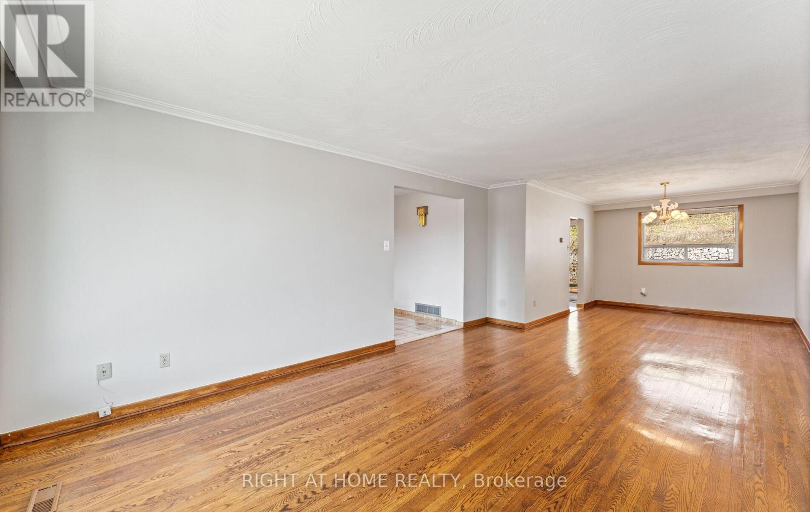 41 Knoll Drive, Toronto, Ontario  M9A 4G9 - Photo 10 - W12982344