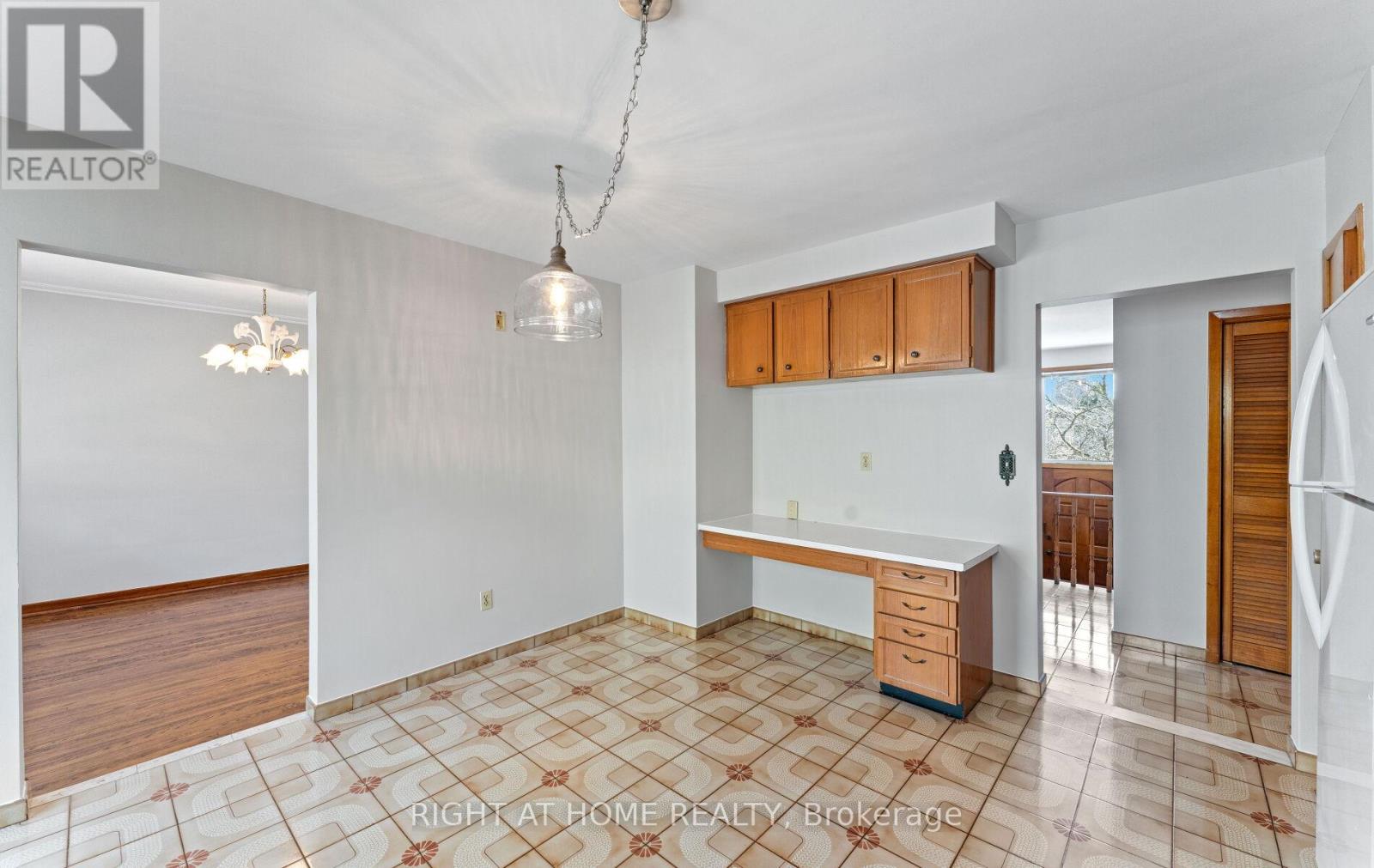 41 Knoll Drive, Toronto, Ontario  M9A 4G9 - Photo 17 - W12982344