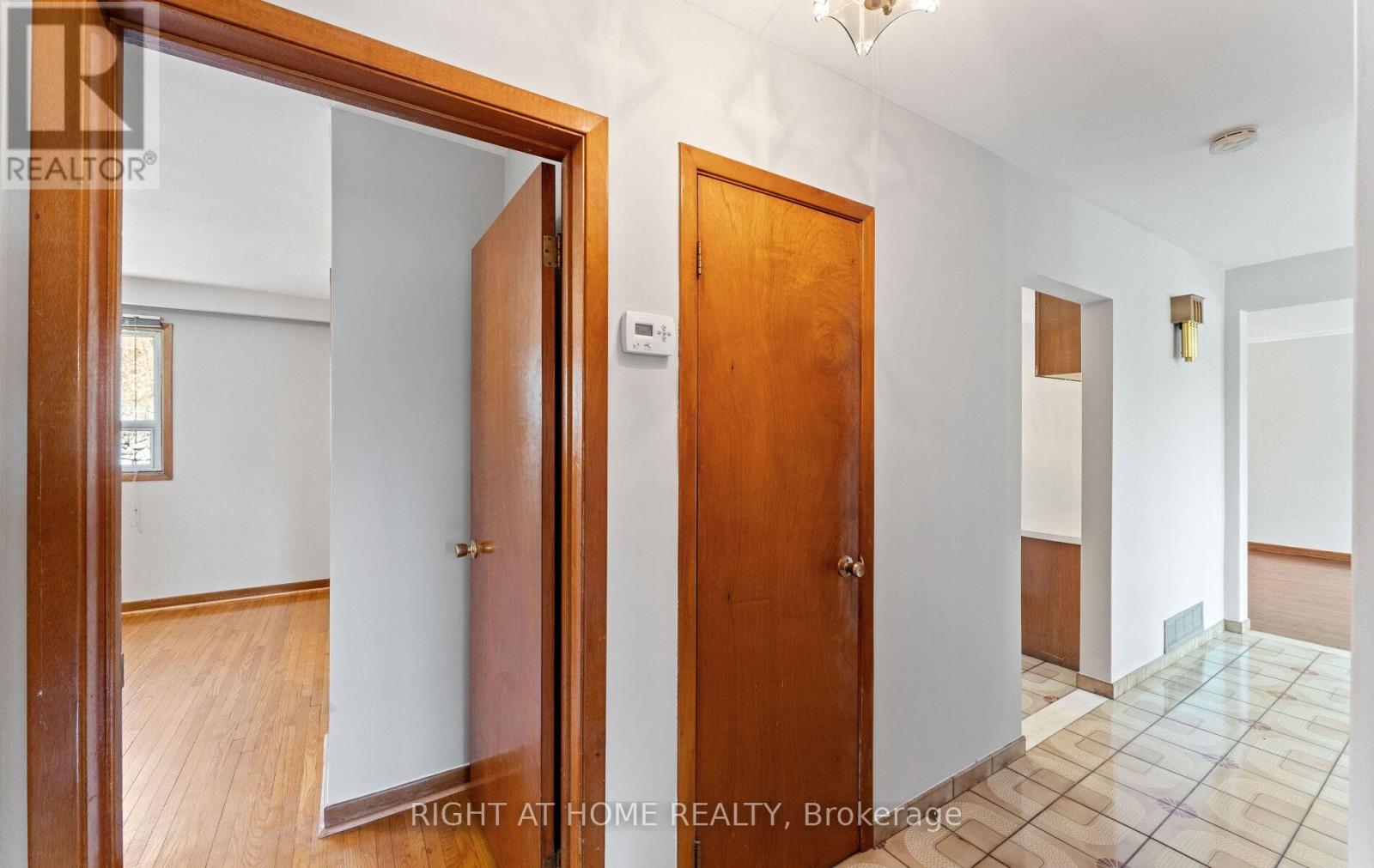 41 Knoll Drive, Toronto, Ontario  M9A 4G9 - Photo 20 - W12982344