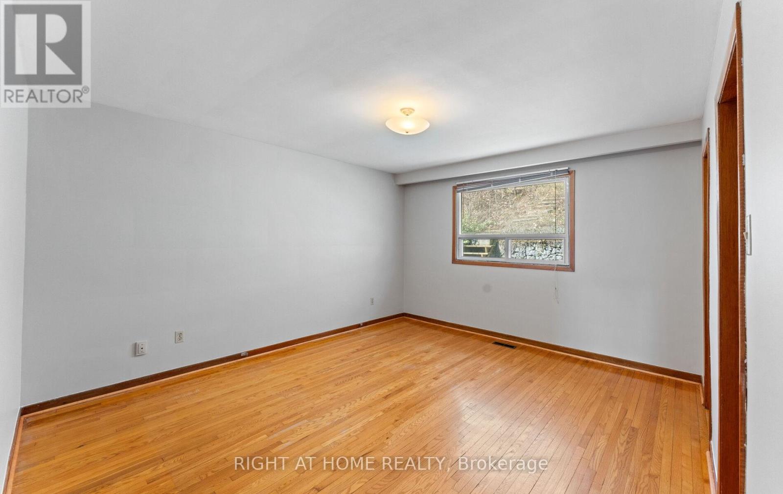 41 Knoll Drive, Toronto, Ontario  M9A 4G9 - Photo 21 - W12982344