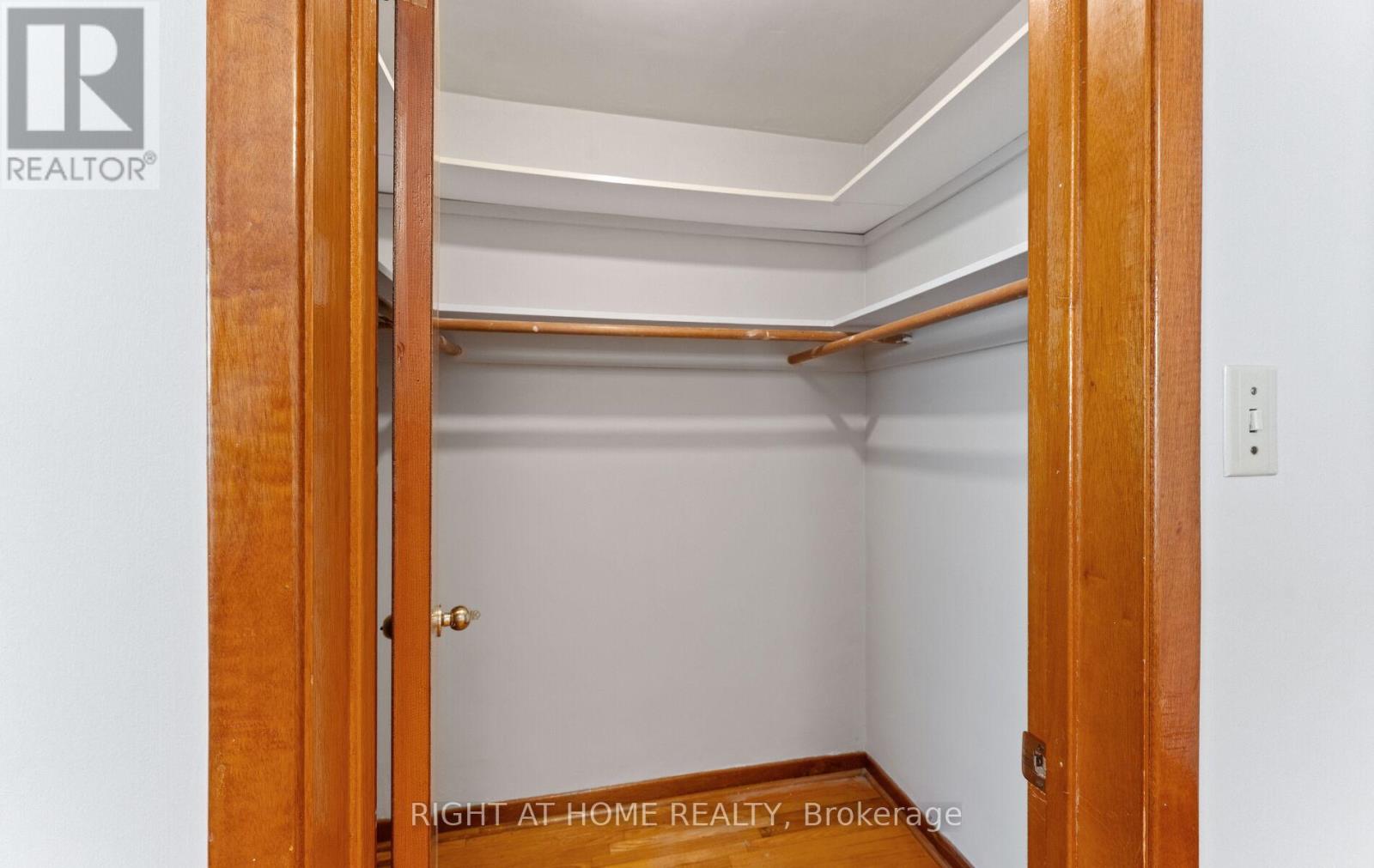 41 Knoll Drive, Toronto, Ontario  M9A 4G9 - Photo 24 - W12982344