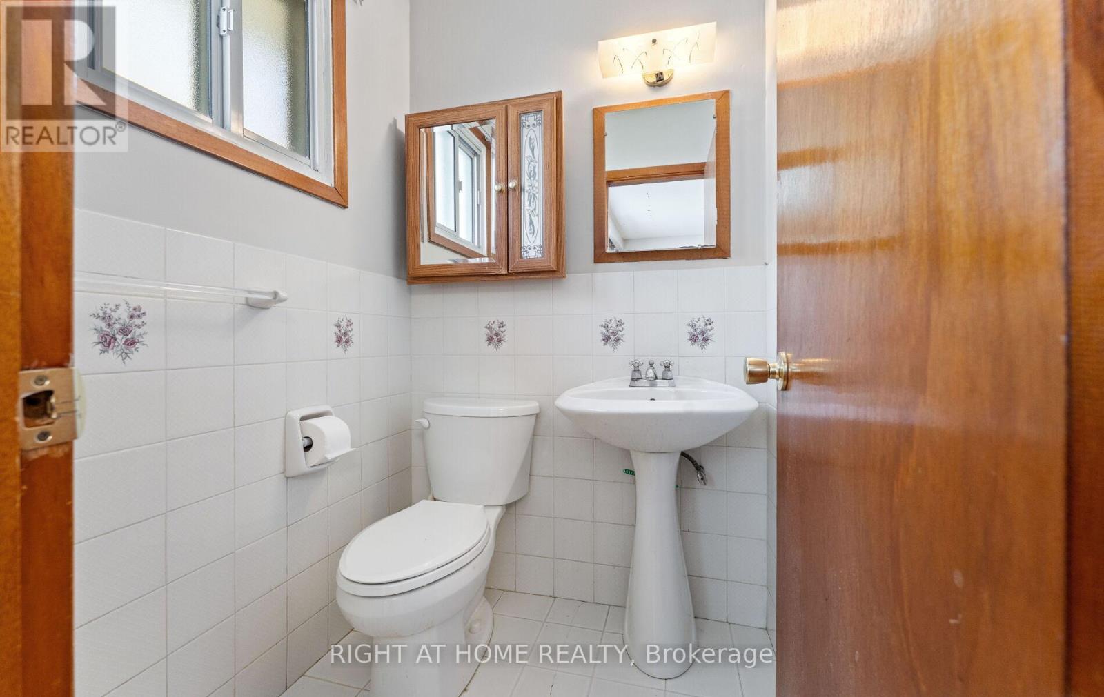 41 Knoll Drive, Toronto, Ontario  M9A 4G9 - Photo 25 - W12982344