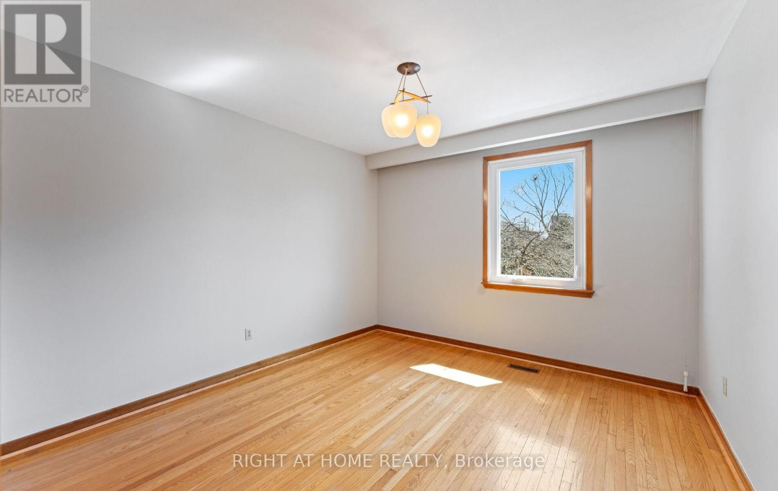 41 Knoll Drive, Toronto, Ontario  M9A 4G9 - Photo 26 - W12982344