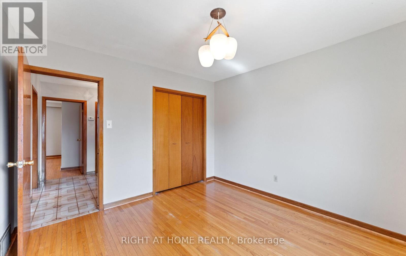 41 Knoll Drive, Toronto, Ontario  M9A 4G9 - Photo 27 - W12982344