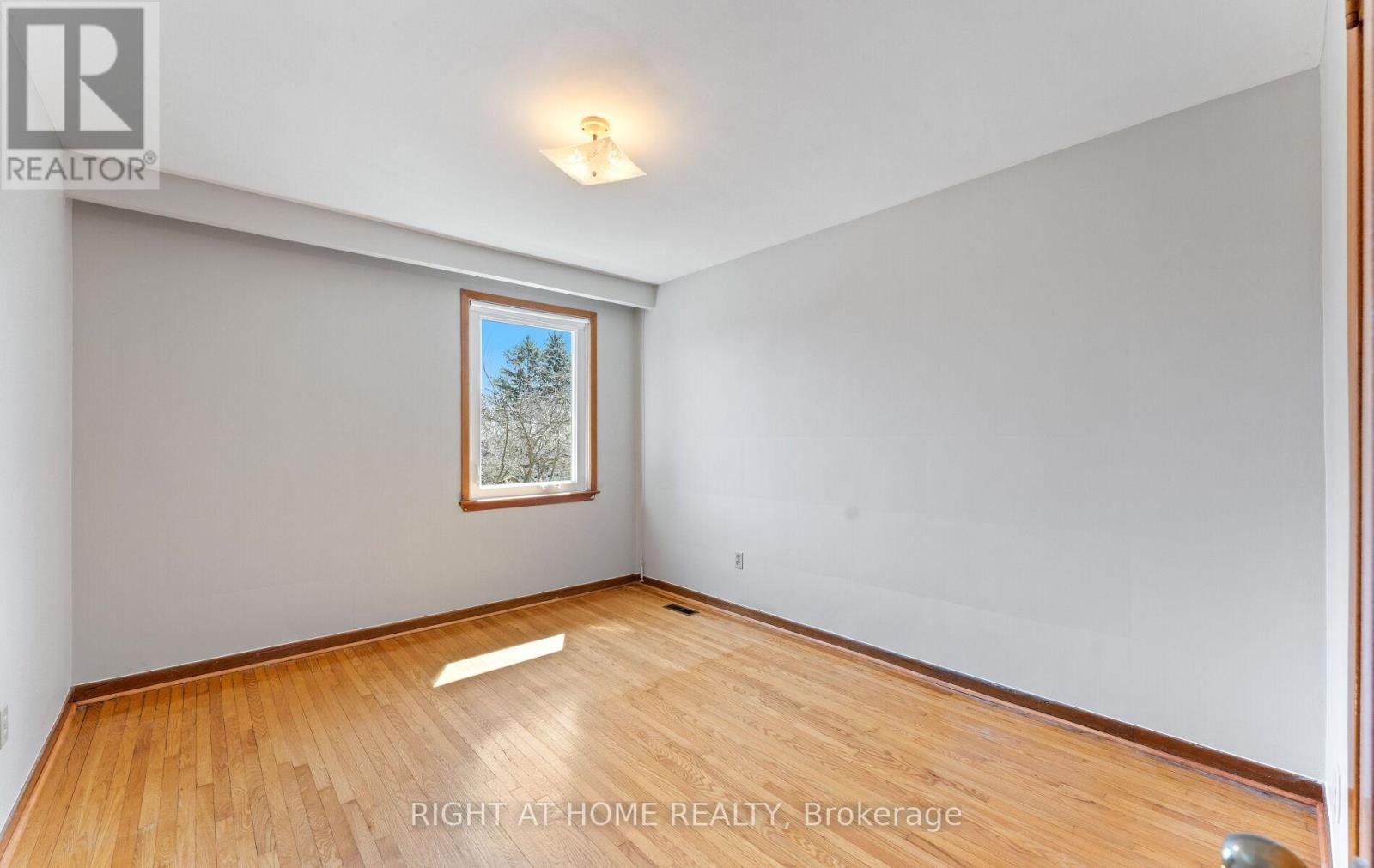 41 Knoll Drive, Toronto, Ontario  M9A 4G9 - Photo 28 - W12982344