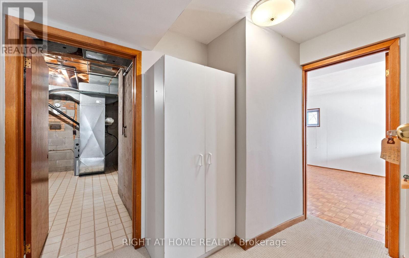 41 Knoll Drive, Toronto, Ontario  M9A 4G9 - Photo 32 - W12982344