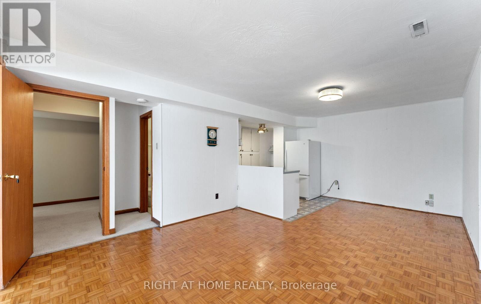 41 Knoll Drive, Toronto, Ontario  M9A 4G9 - Photo 33 - W12982344