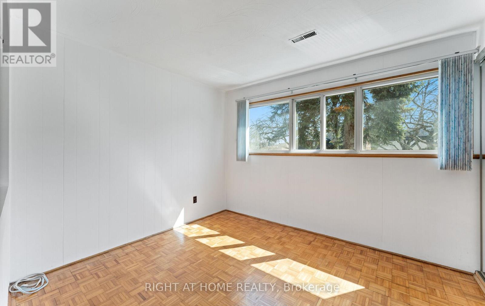 41 Knoll Drive, Toronto, Ontario  M9A 4G9 - Photo 36 - W12982344