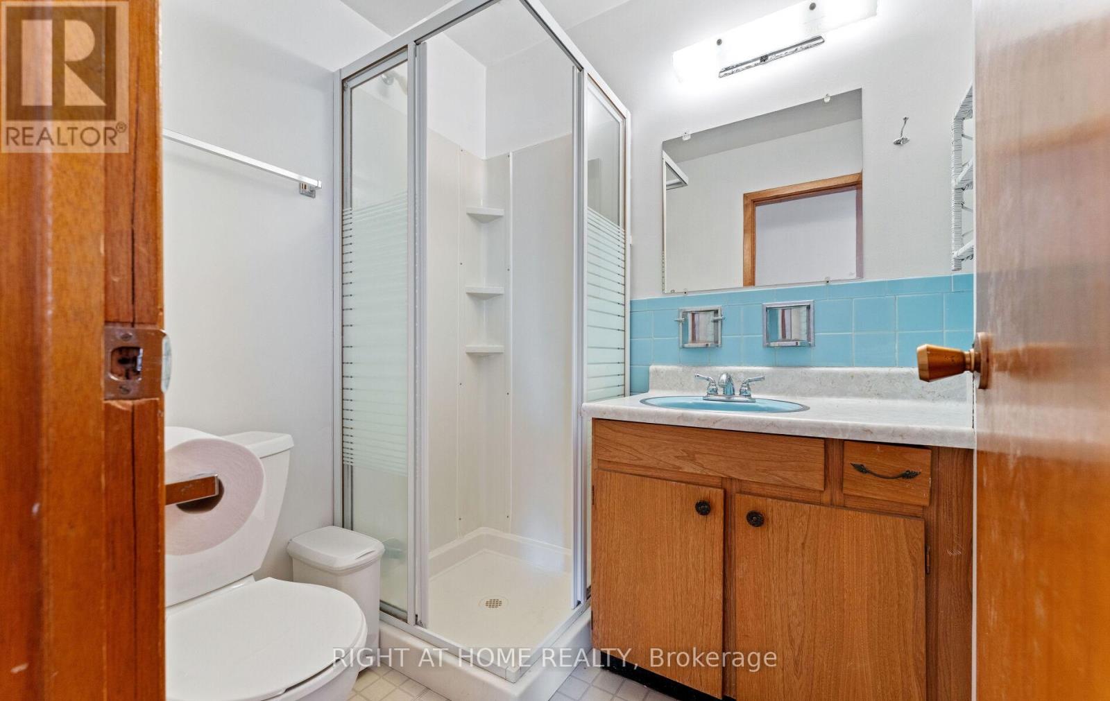 41 Knoll Drive, Toronto, Ontario  M9A 4G9 - Photo 37 - W12982344