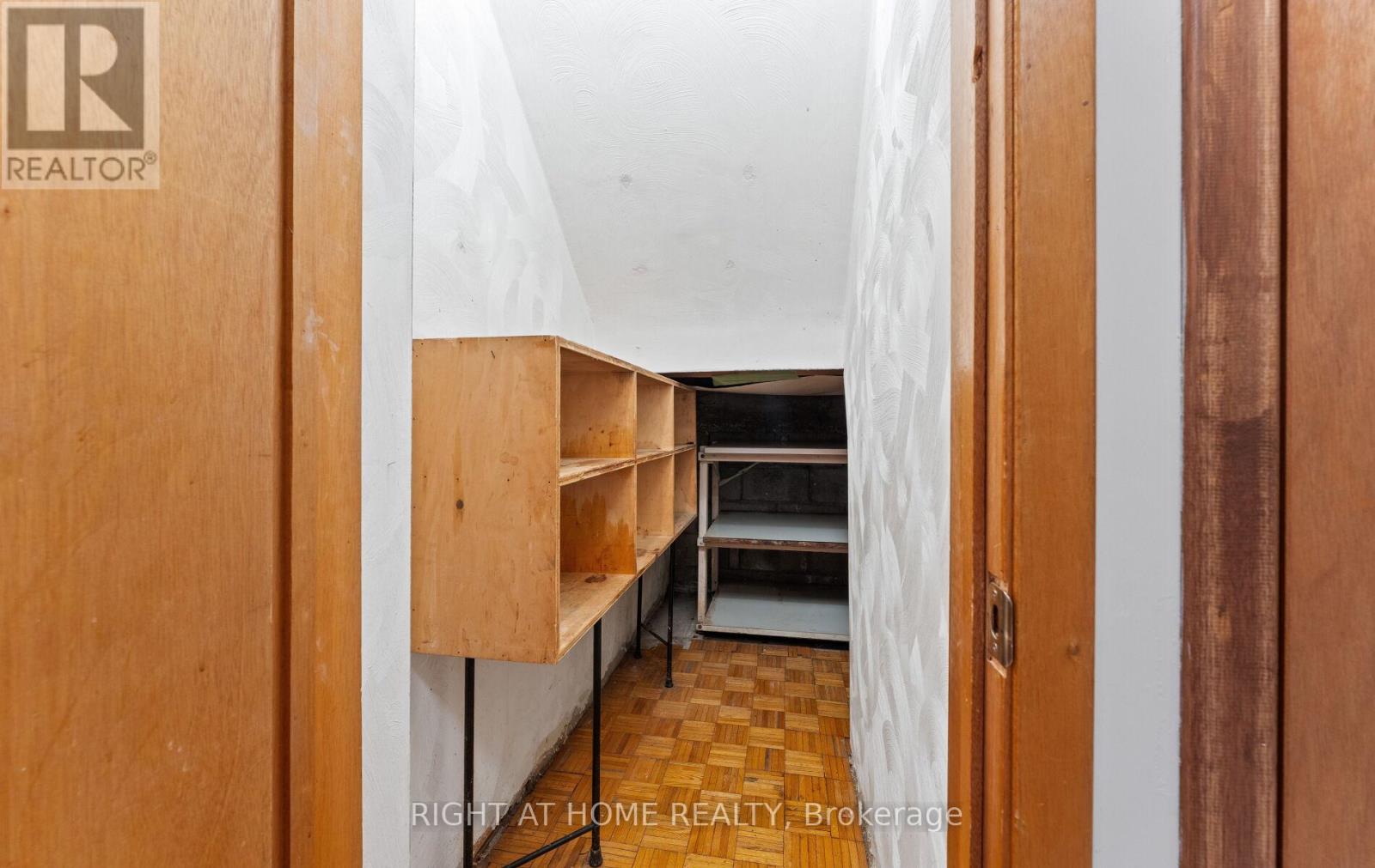 41 Knoll Drive, Toronto, Ontario  M9A 4G9 - Photo 39 - W12982344