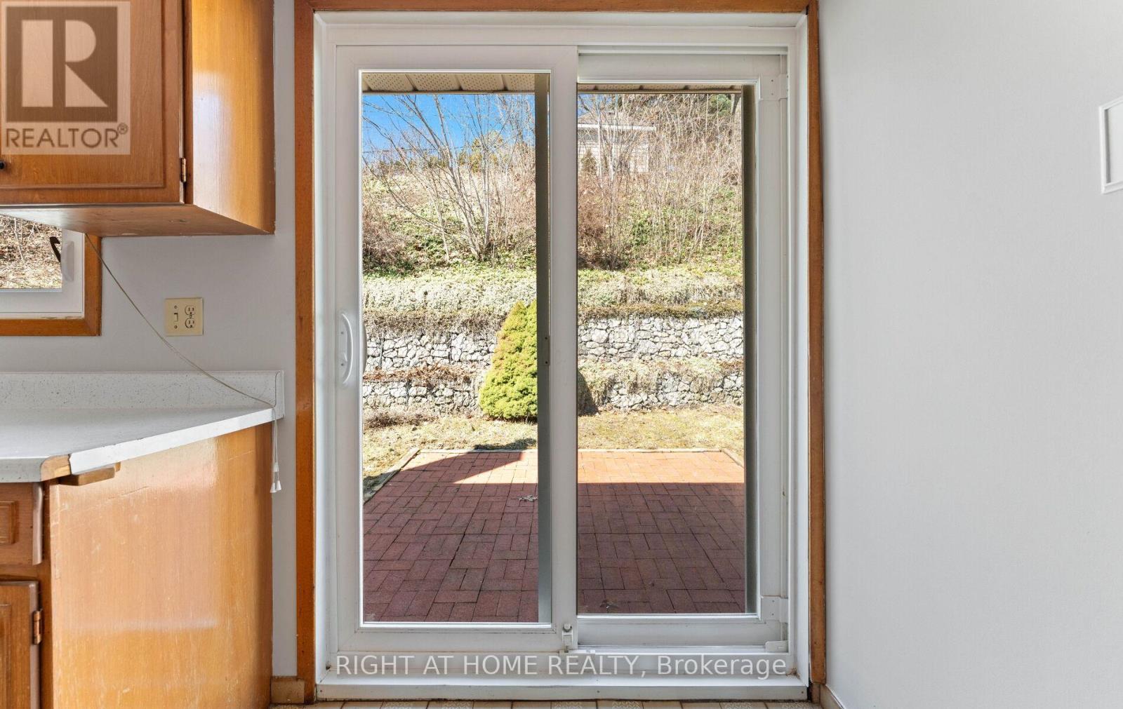 41 Knoll Drive, Toronto, Ontario  M9A 4G9 - Photo 41 - W12982344