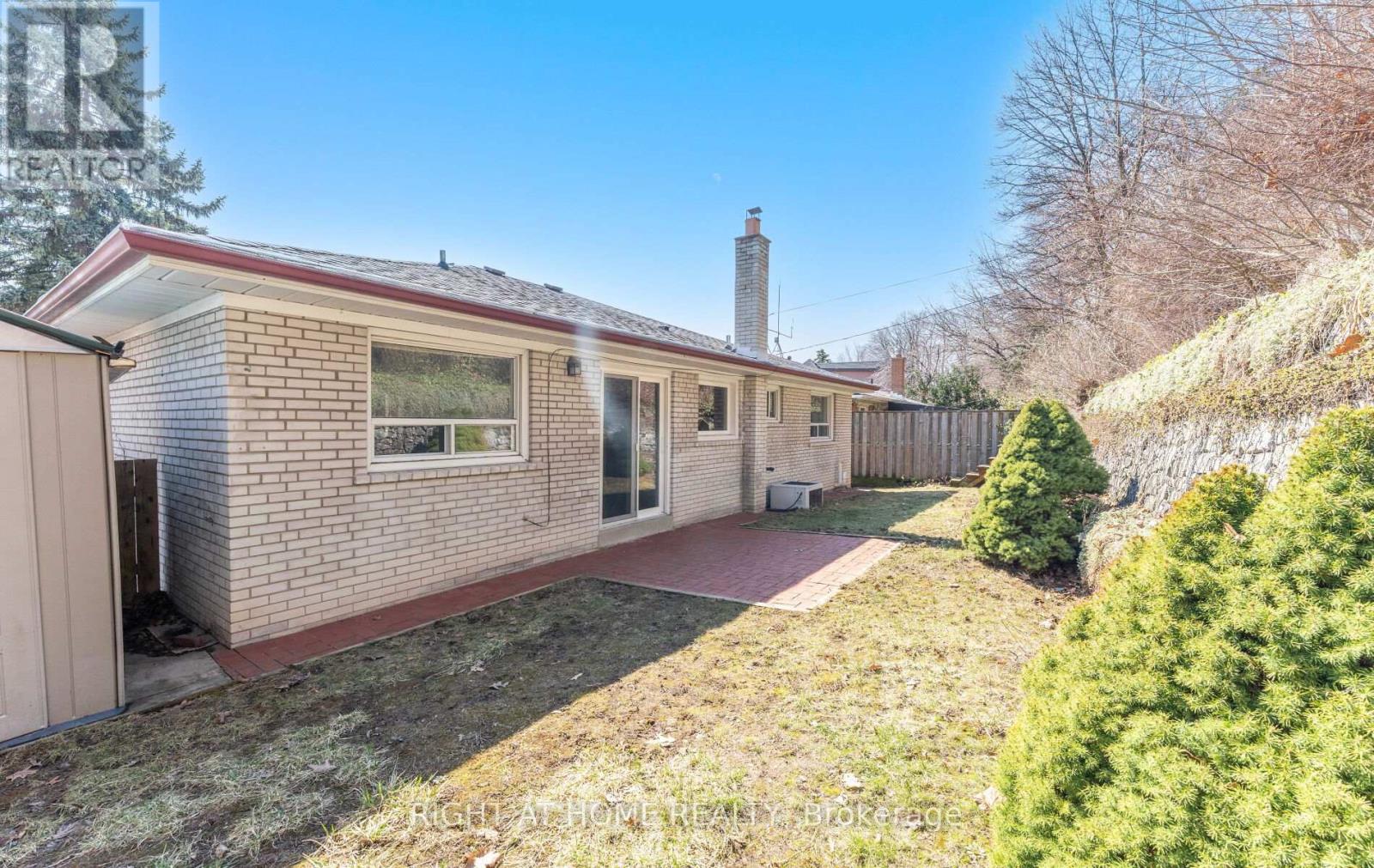 41 Knoll Drive, Toronto, Ontario  M9A 4G9 - Photo 45 - W12982344