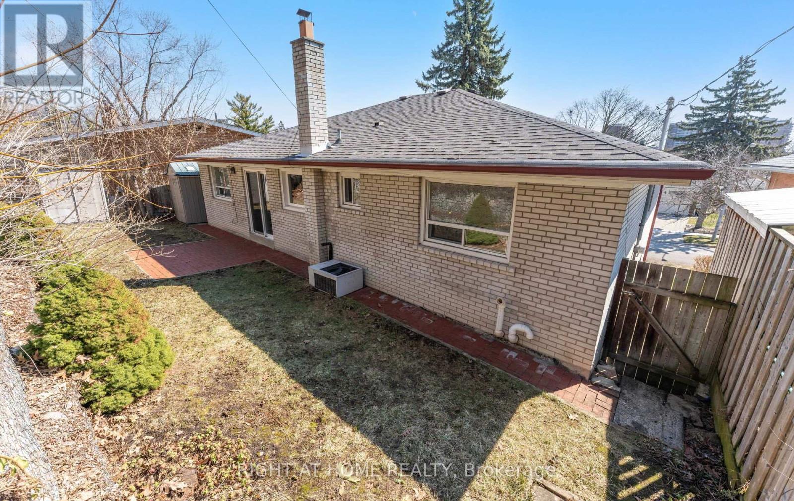 41 Knoll Drive, Toronto, Ontario  M9A 4G9 - Photo 48 - W12982344