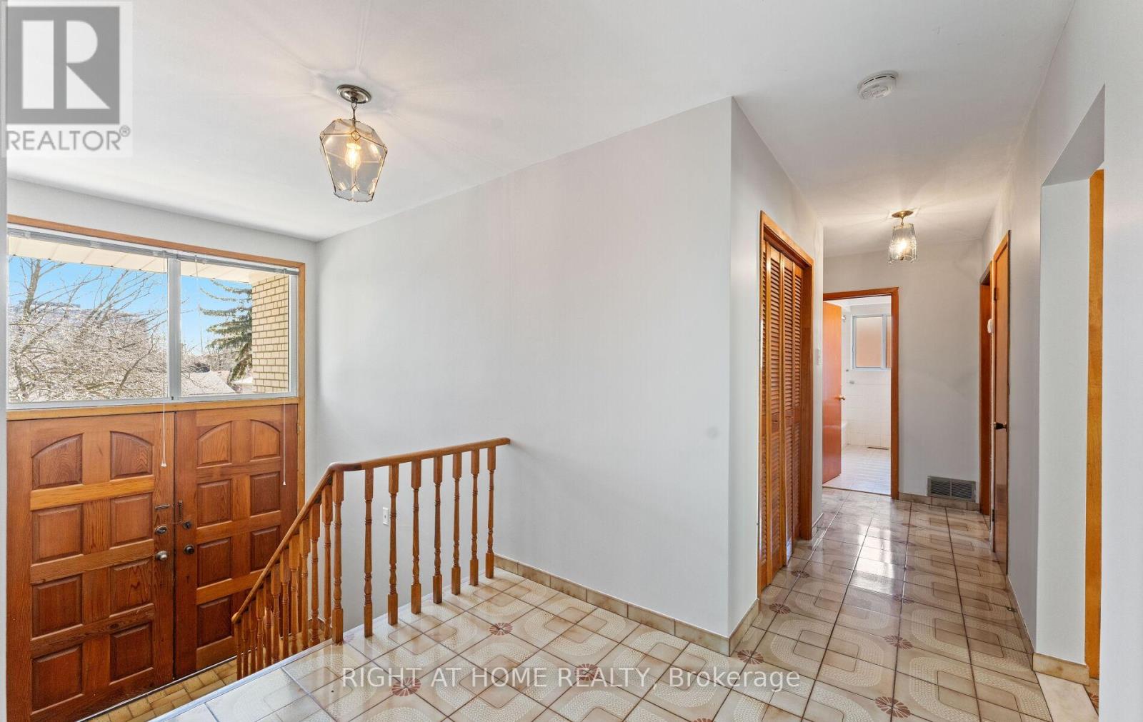 41 Knoll Drive, Toronto, Ontario  M9A 4G9 - Photo 8 - W12982344