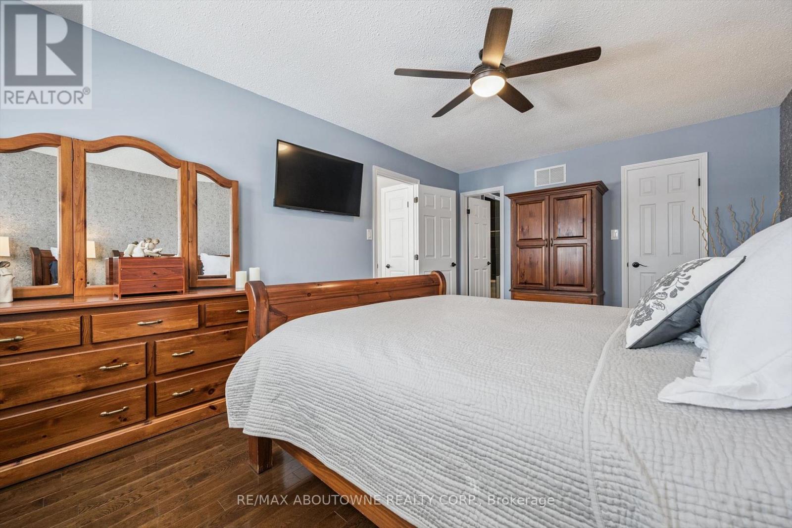 2421 Hargood Place, Mississauga, Ontario  L5M 3G6 - Photo 20 - W12982346