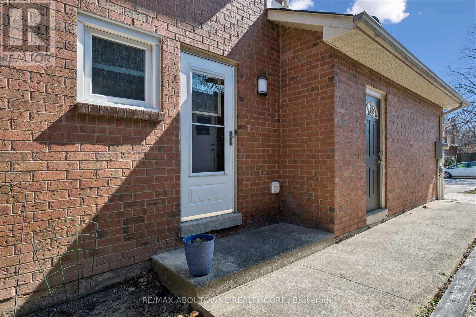 2421 Hargood Place, Mississauga, Ontario  L5M 3G6 - Photo 34 - W12982346