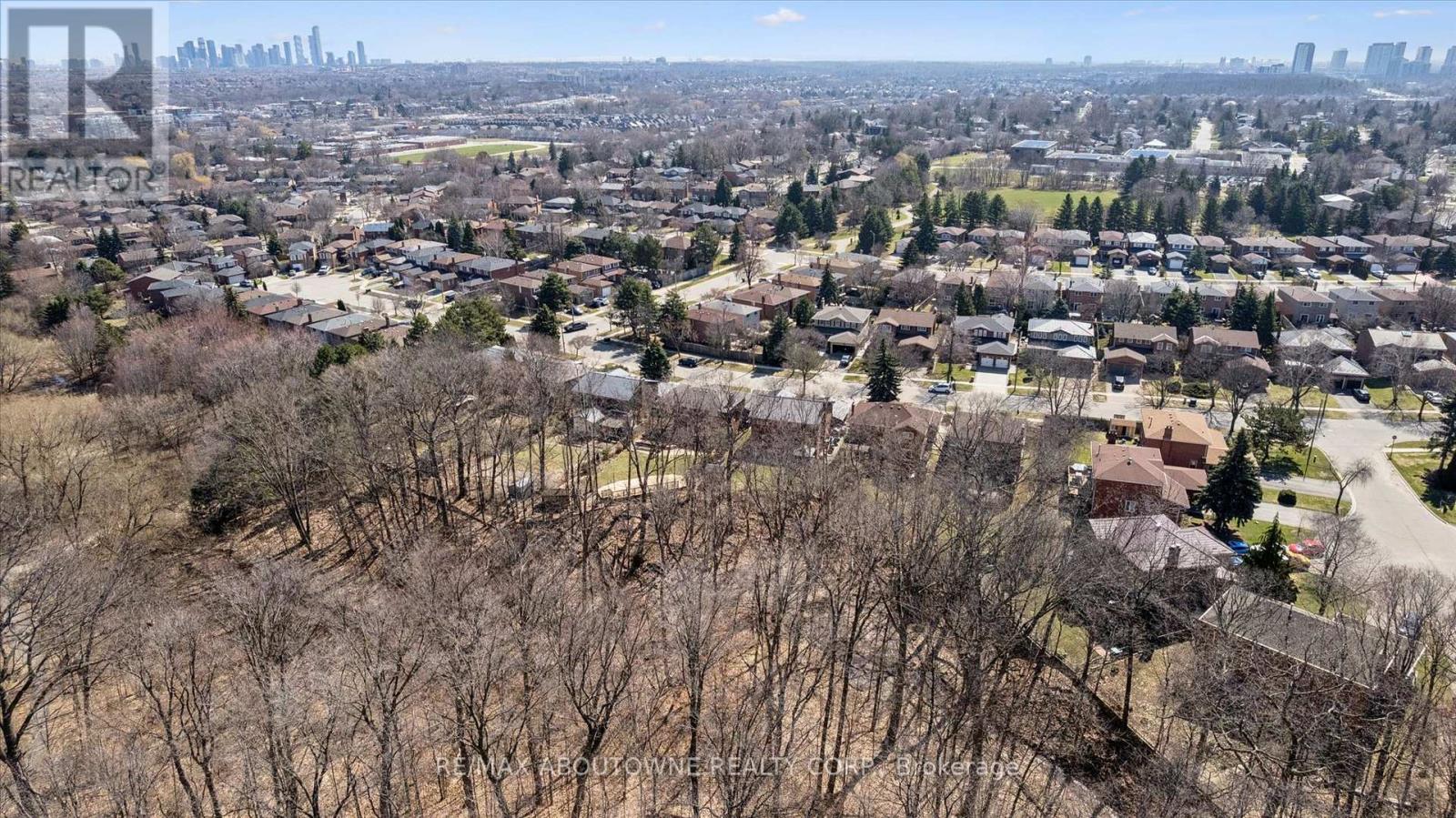 2421 Hargood Place, Mississauga, Ontario  L5M 3G6 - Photo 43 - W12982346