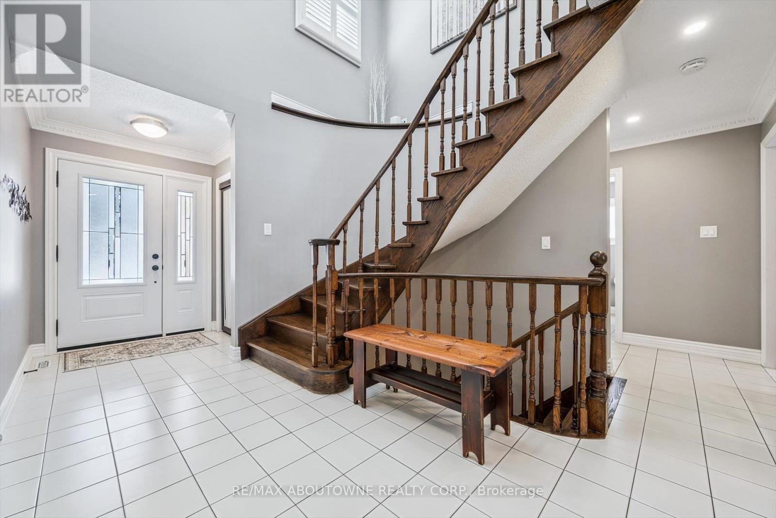 2421 Hargood Place, Mississauga, Ontario  L5M 3G6 - Photo 5 - W12982346