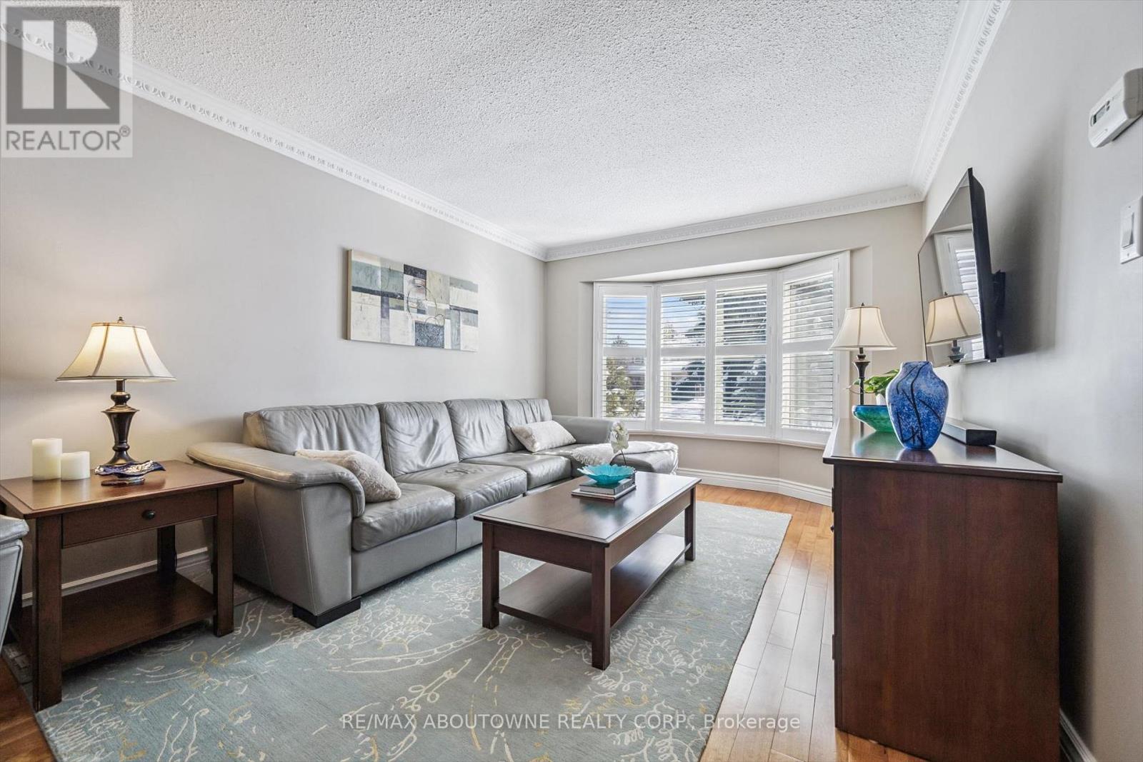 2421 Hargood Place, Mississauga, Ontario  L5M 3G6 - Photo 6 - W12982346