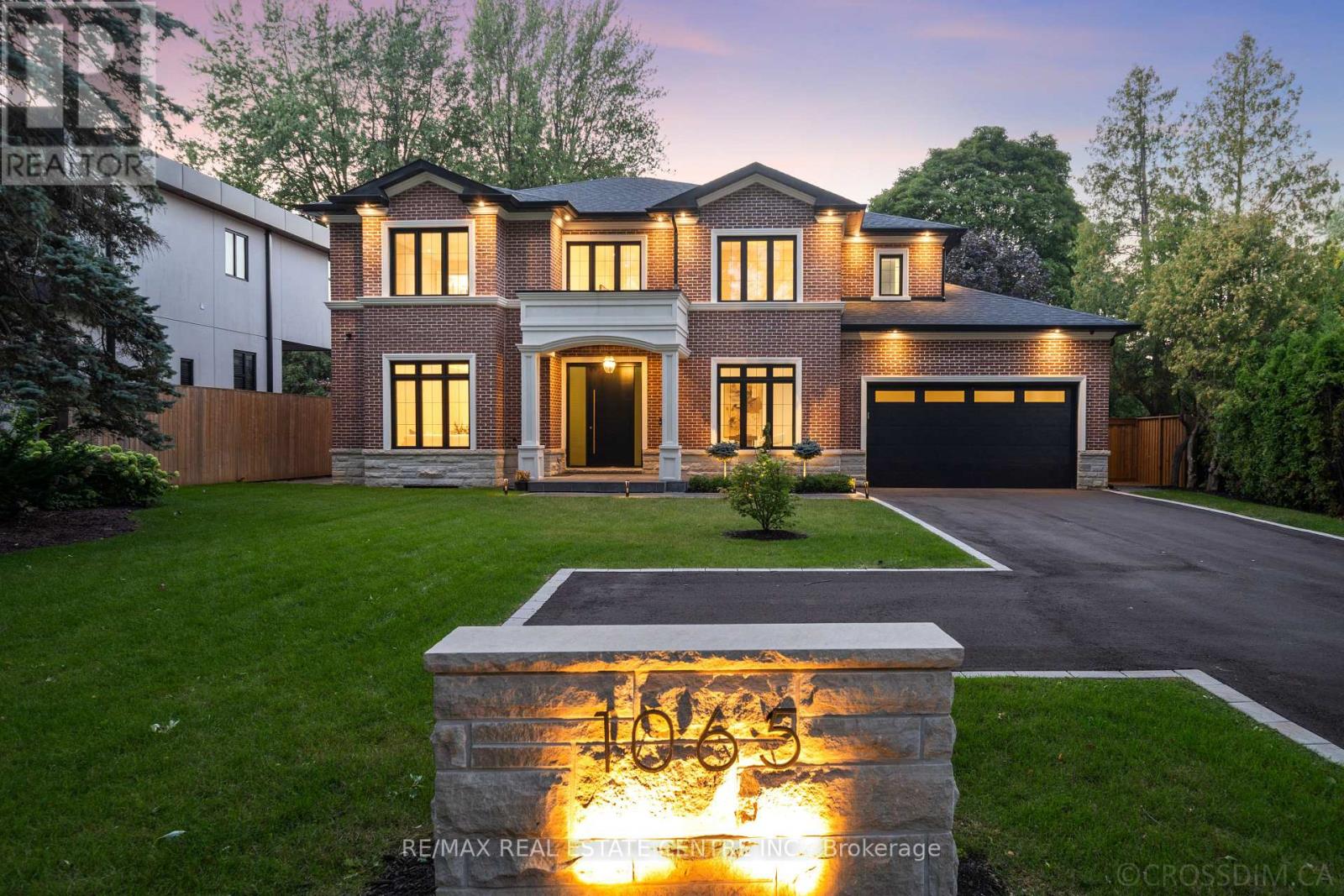 1065 Rebecca Street, Oakville, Ontario  L6L 1Y6 - Photo 2 - W12982352