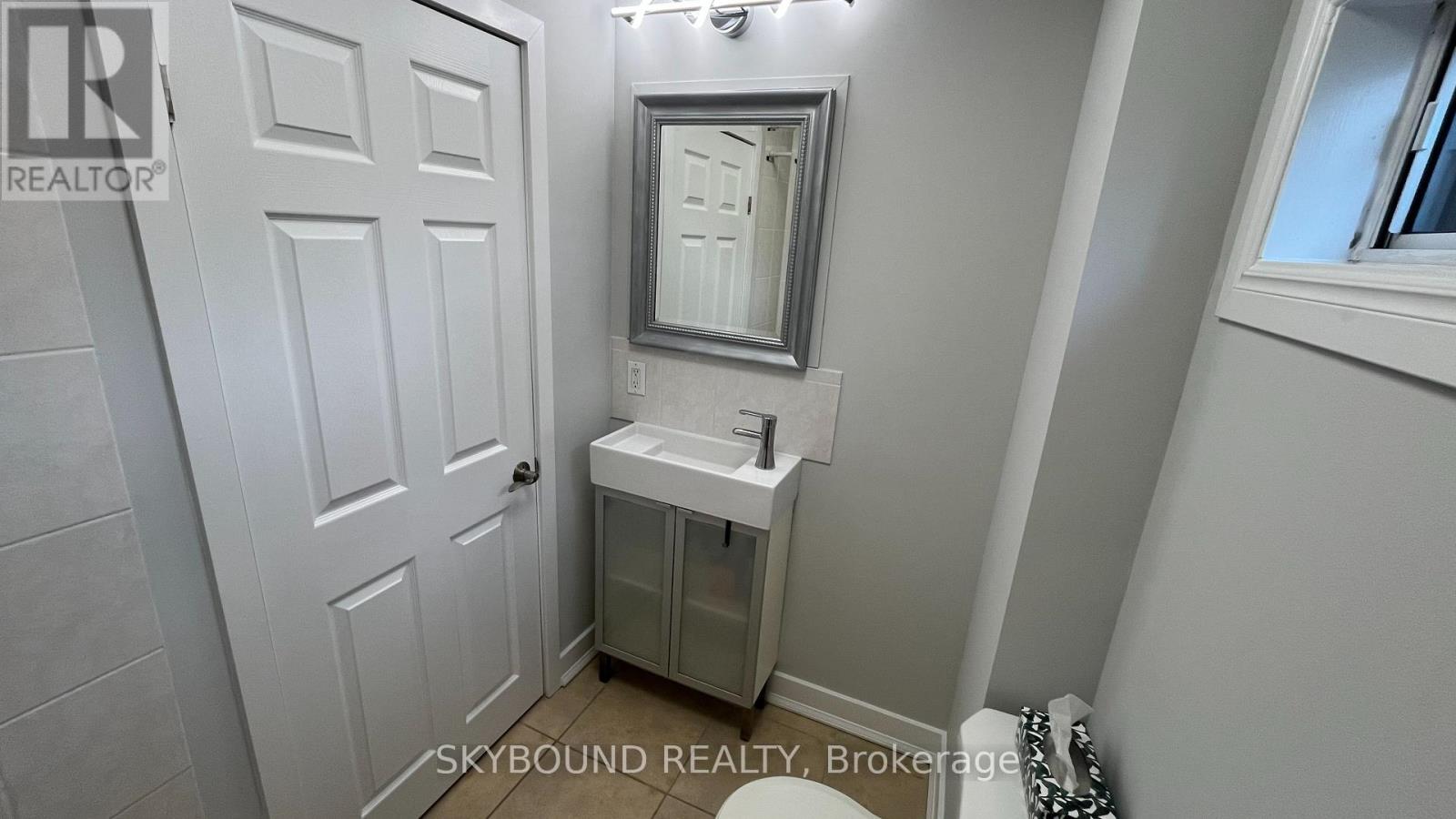 68 Yarmouth Road, Toronto, Ontario  M6G 1W9 - Photo 14 - W12982360