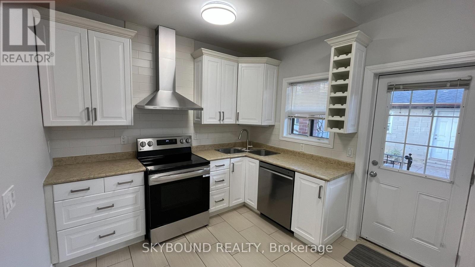 68 Yarmouth Road, Toronto, Ontario  M6G 1W9 - Photo 8 - W12982360