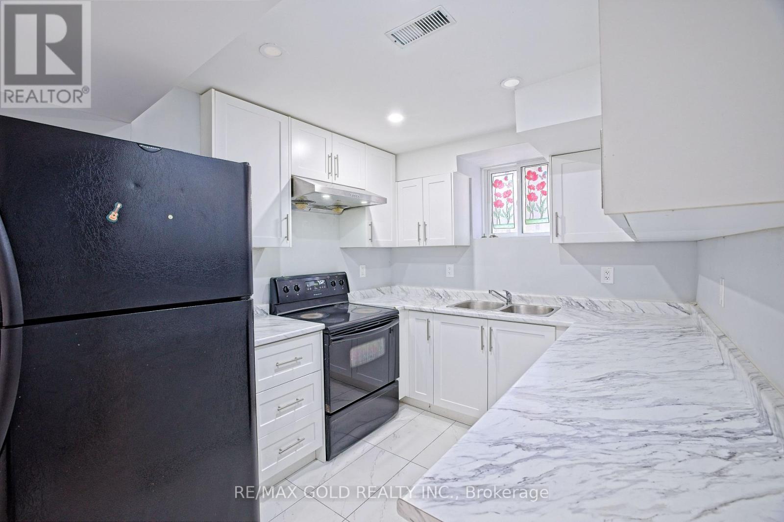 16 Cottontail Road, Brampton, Ontario  L7A 3R3 - Photo 2 - W12982380