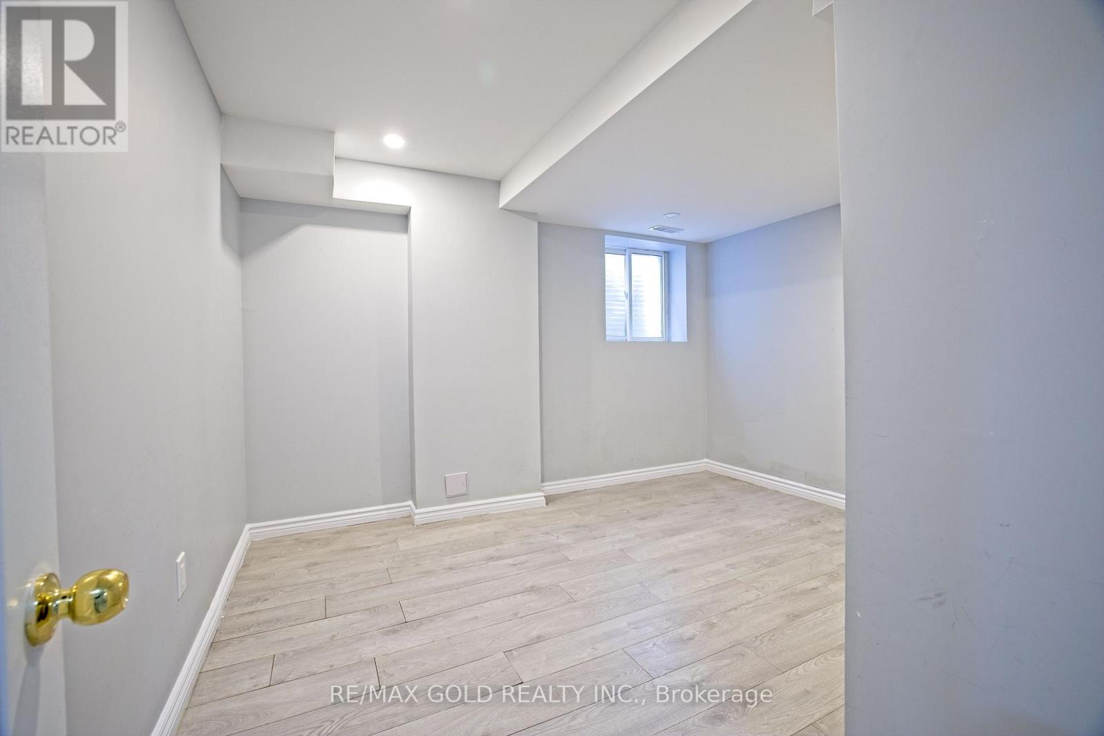 16 Cottontail Road, Brampton, Ontario  L7A 3R3 - Photo 4 - W12982380