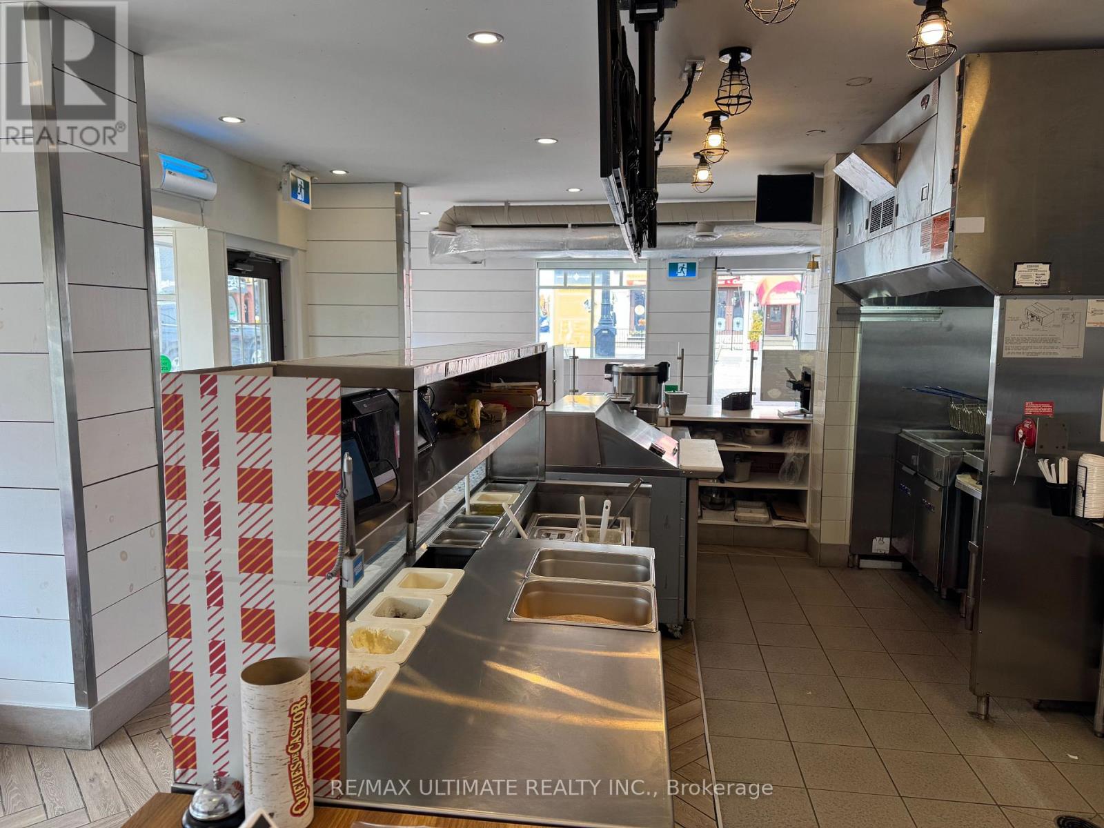 213 Queen Street S, Mississauga, Ontario  L5M 1L6 - Photo 8 - W12982392