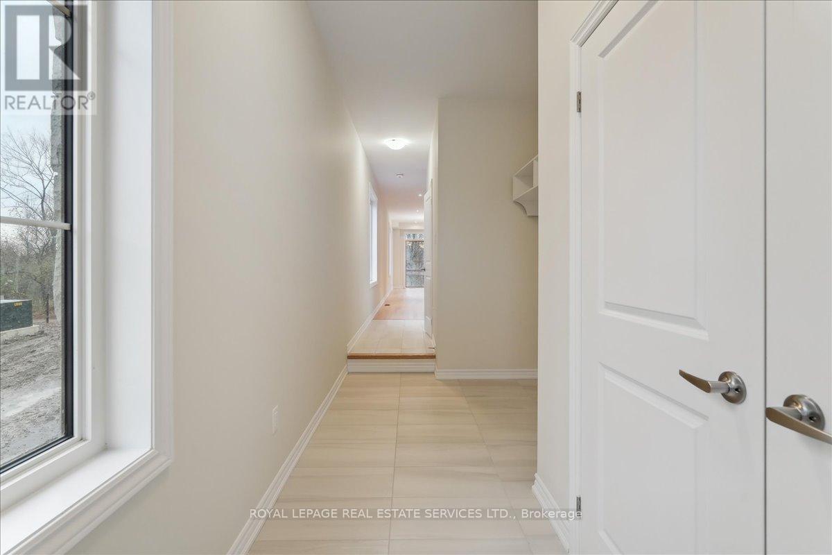 2090 Ellerston Common, Burlington, Ontario  L7P 0V6 - Photo 3 - W12982410