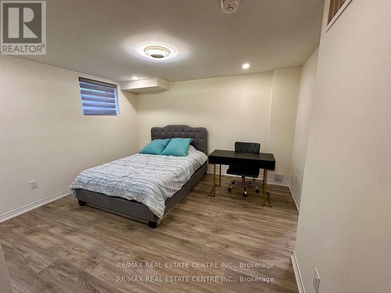 271 Sixteen Mile Drive, Oakville, Ontario  L6M 0V8 - Photo 13 - W12982434