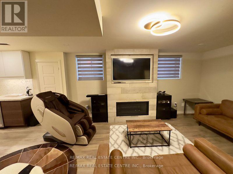 271 Sixteen Mile Drive, Oakville, Ontario  L6M 0V8 - Photo 2 - W12982434